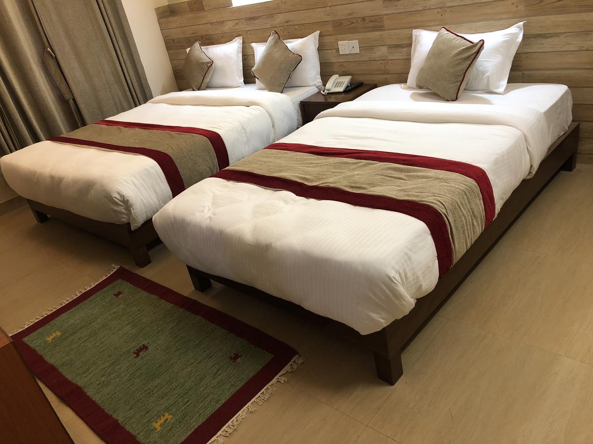 Hotel Guru Pokhara Bagian luar foto
