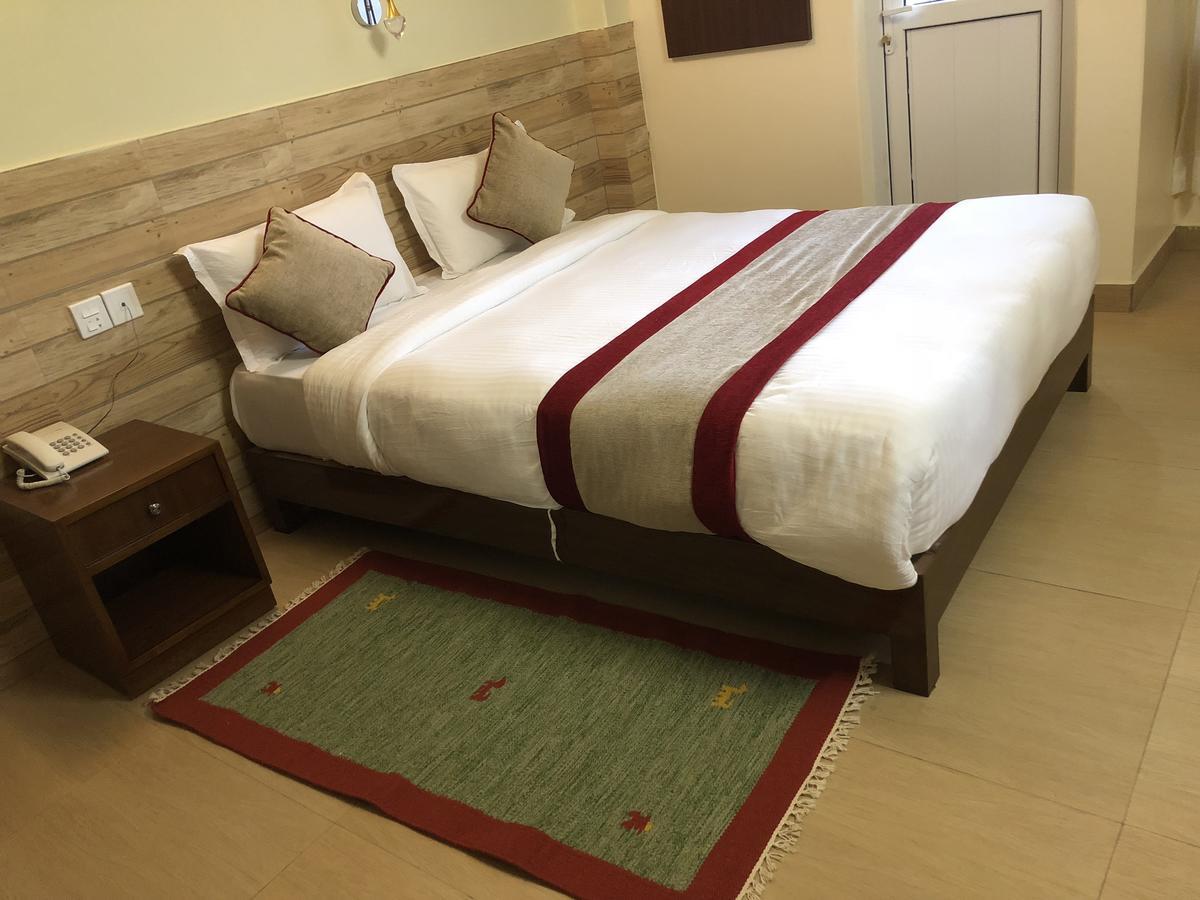 Hotel Guru Pokhara Bagian luar foto