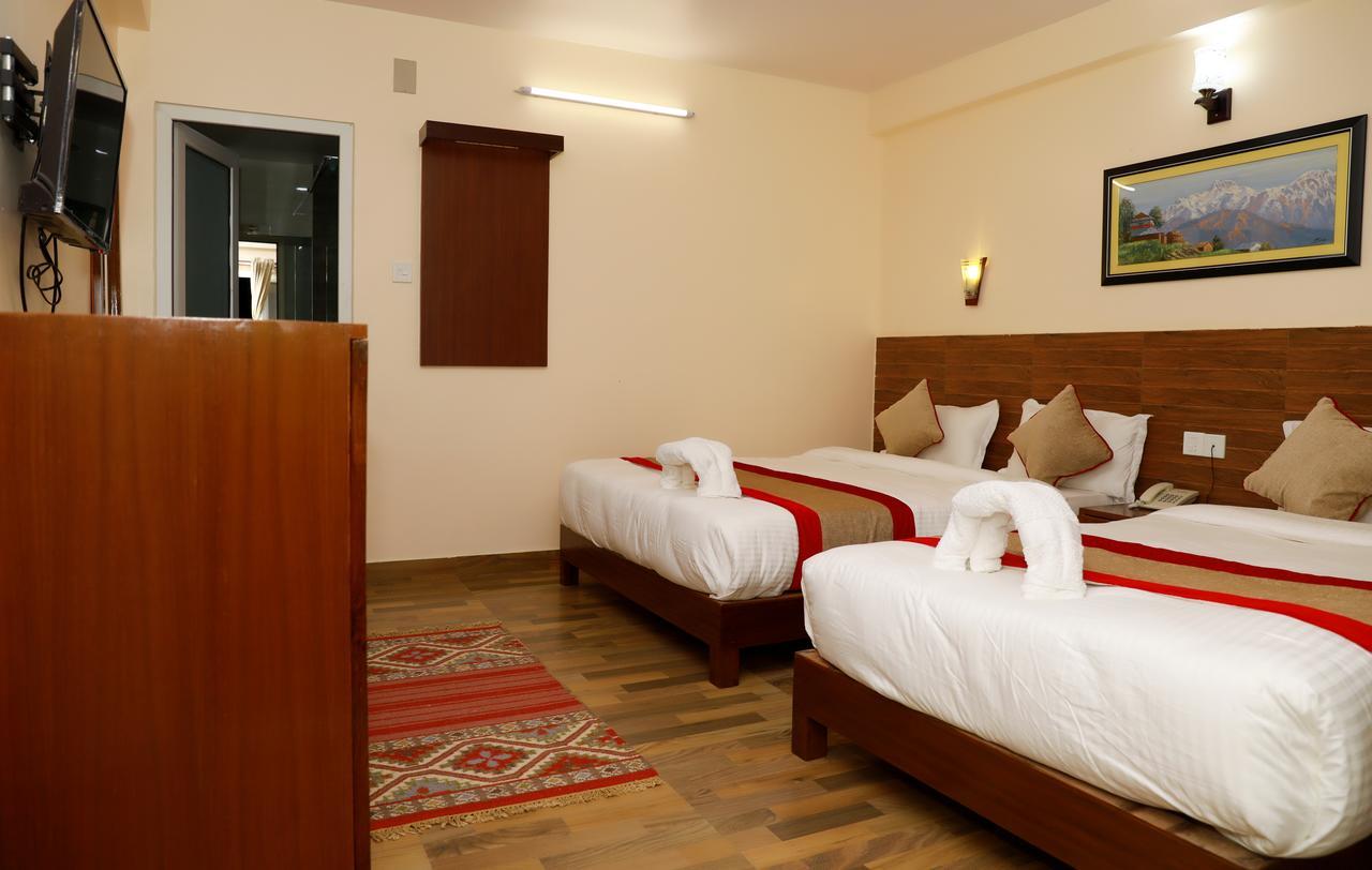 Hotel Guru Pokhara Bagian luar foto
