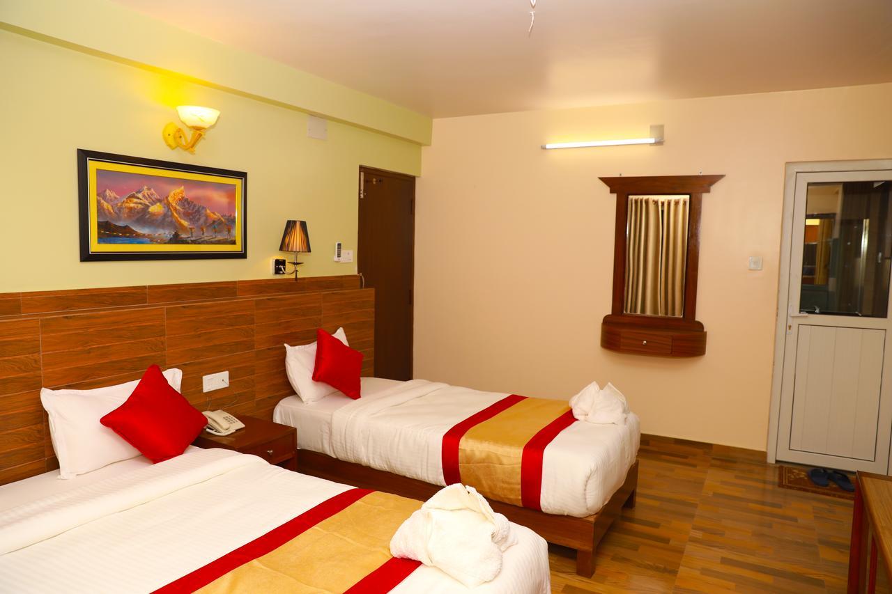 Hotel Guru Pokhara Bagian luar foto
