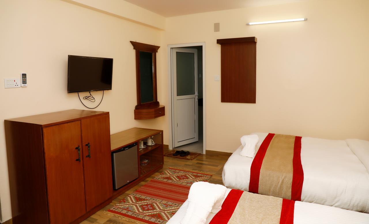 Hotel Guru Pokhara Bagian luar foto
