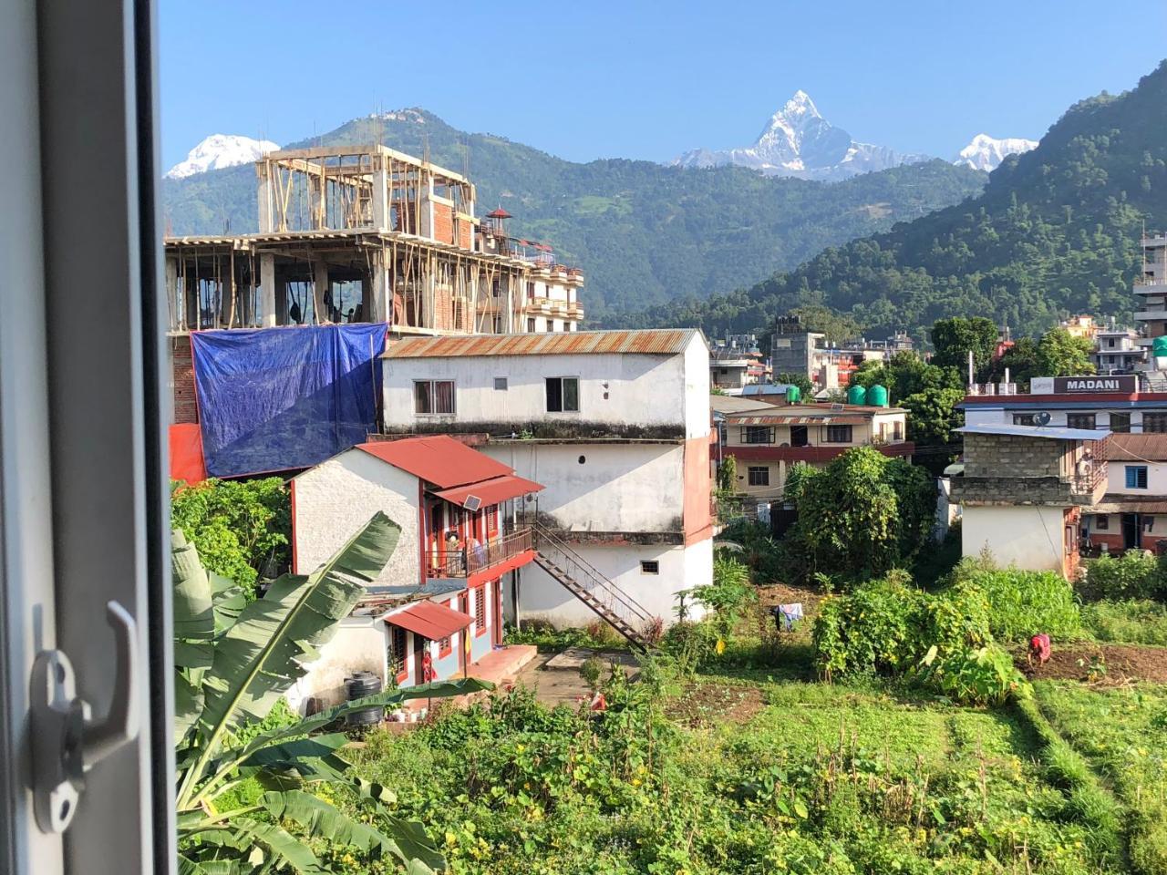 Hotel Guru Pokhara Bagian luar foto