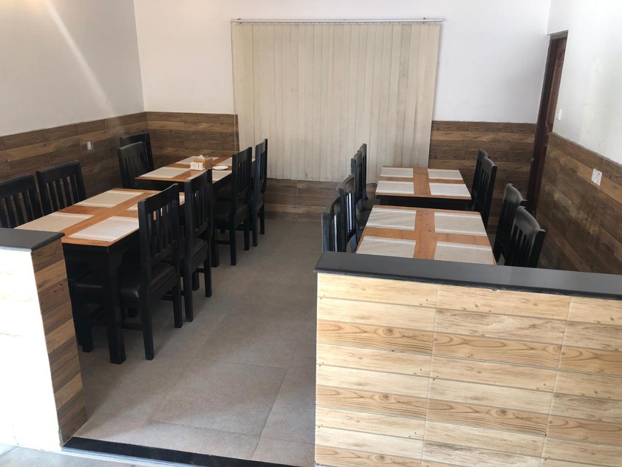 Hotel Guru Pokhara Bagian luar foto
