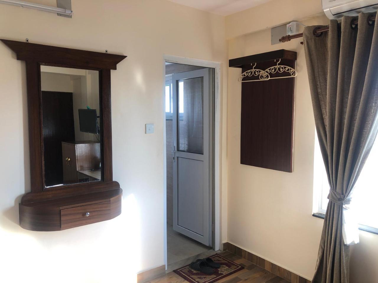 Hotel Guru Pokhara Bagian luar foto