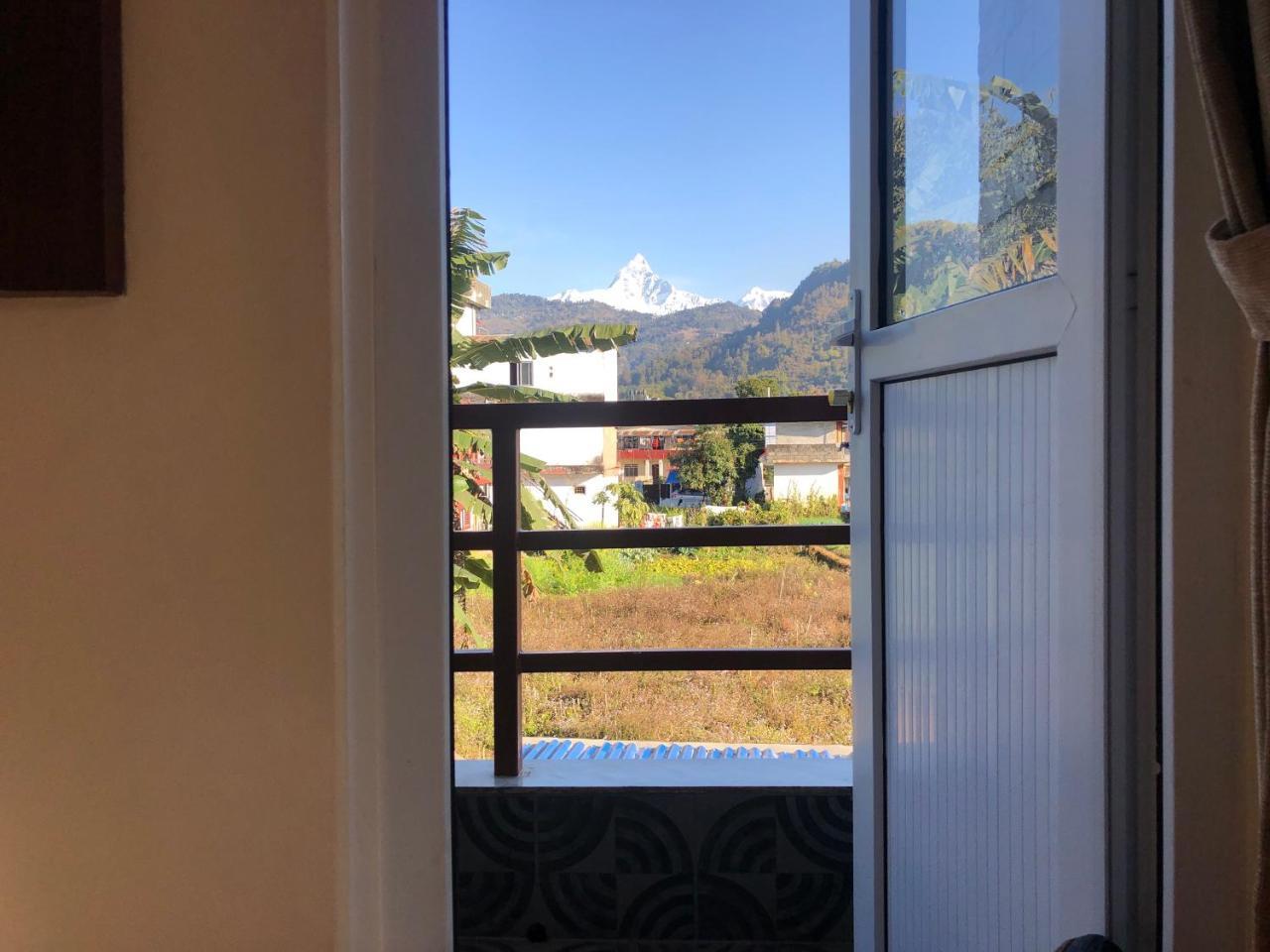 Hotel Guru Pokhara Bagian luar foto