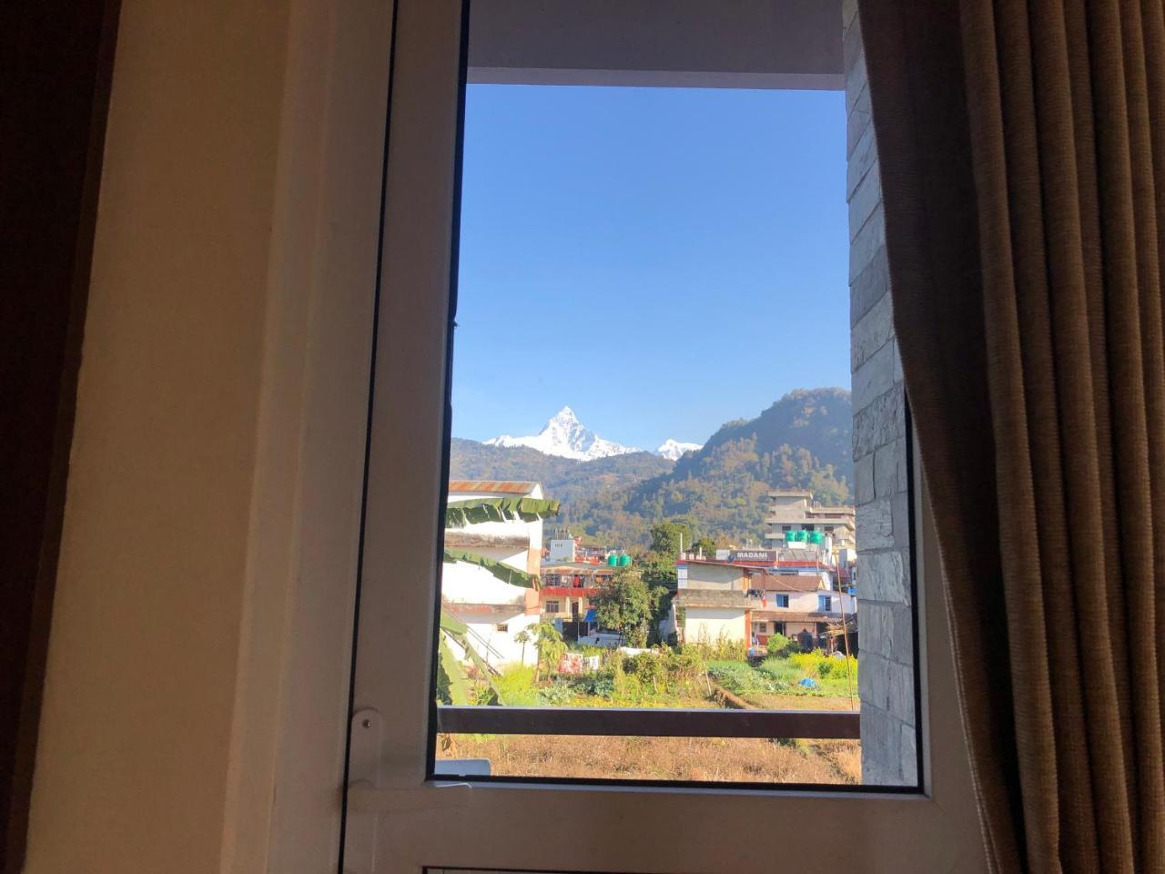 Hotel Guru Pokhara Bagian luar foto