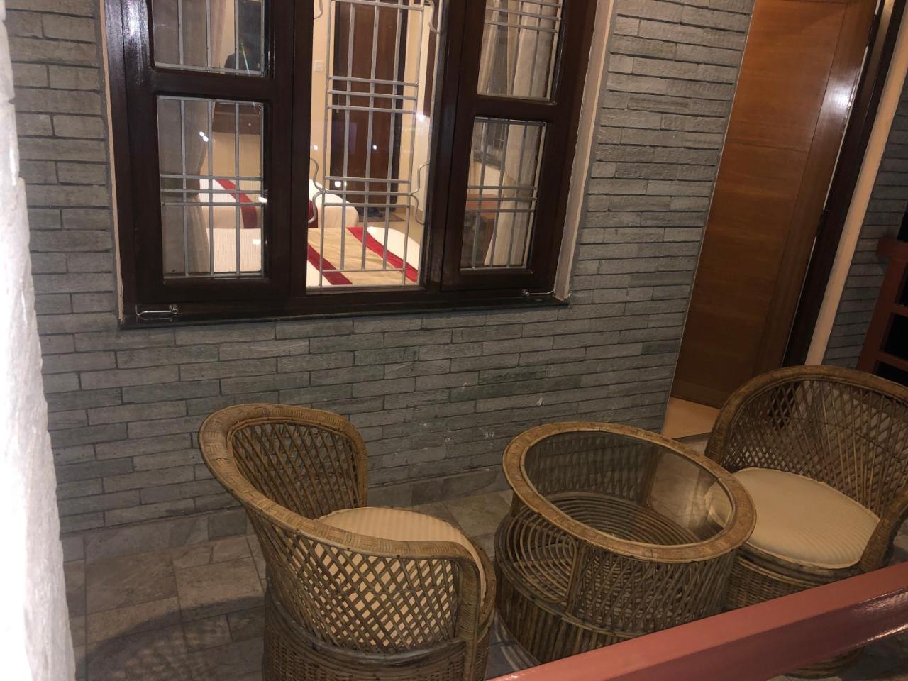 Hotel Guru Pokhara Bagian luar foto