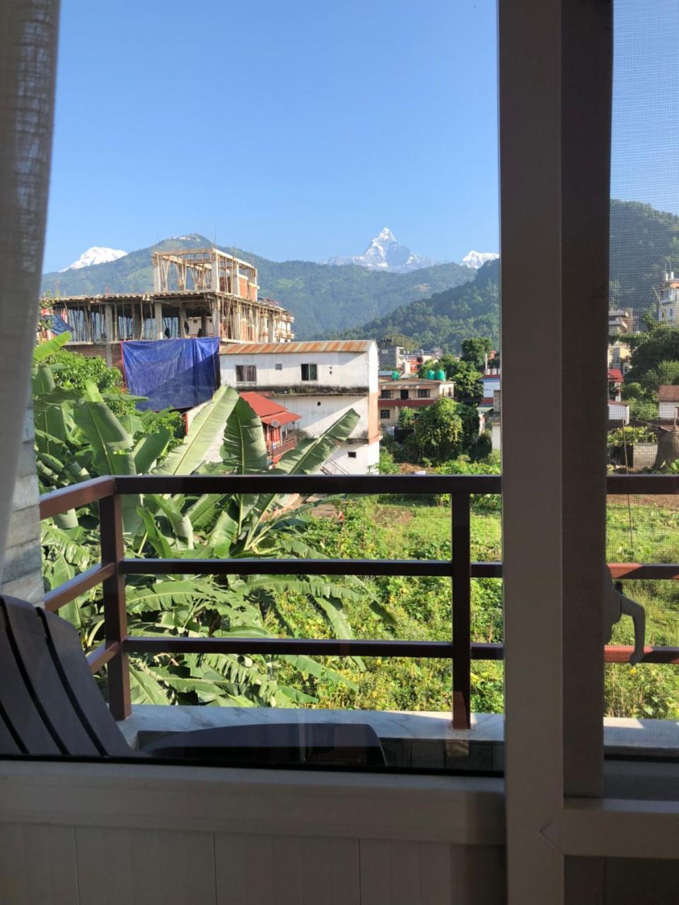 Hotel Guru Pokhara Bagian luar foto