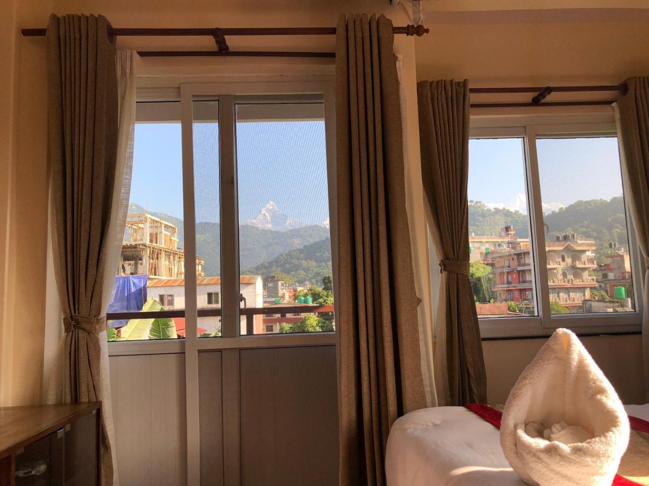 Hotel Guru Pokhara Bagian luar foto