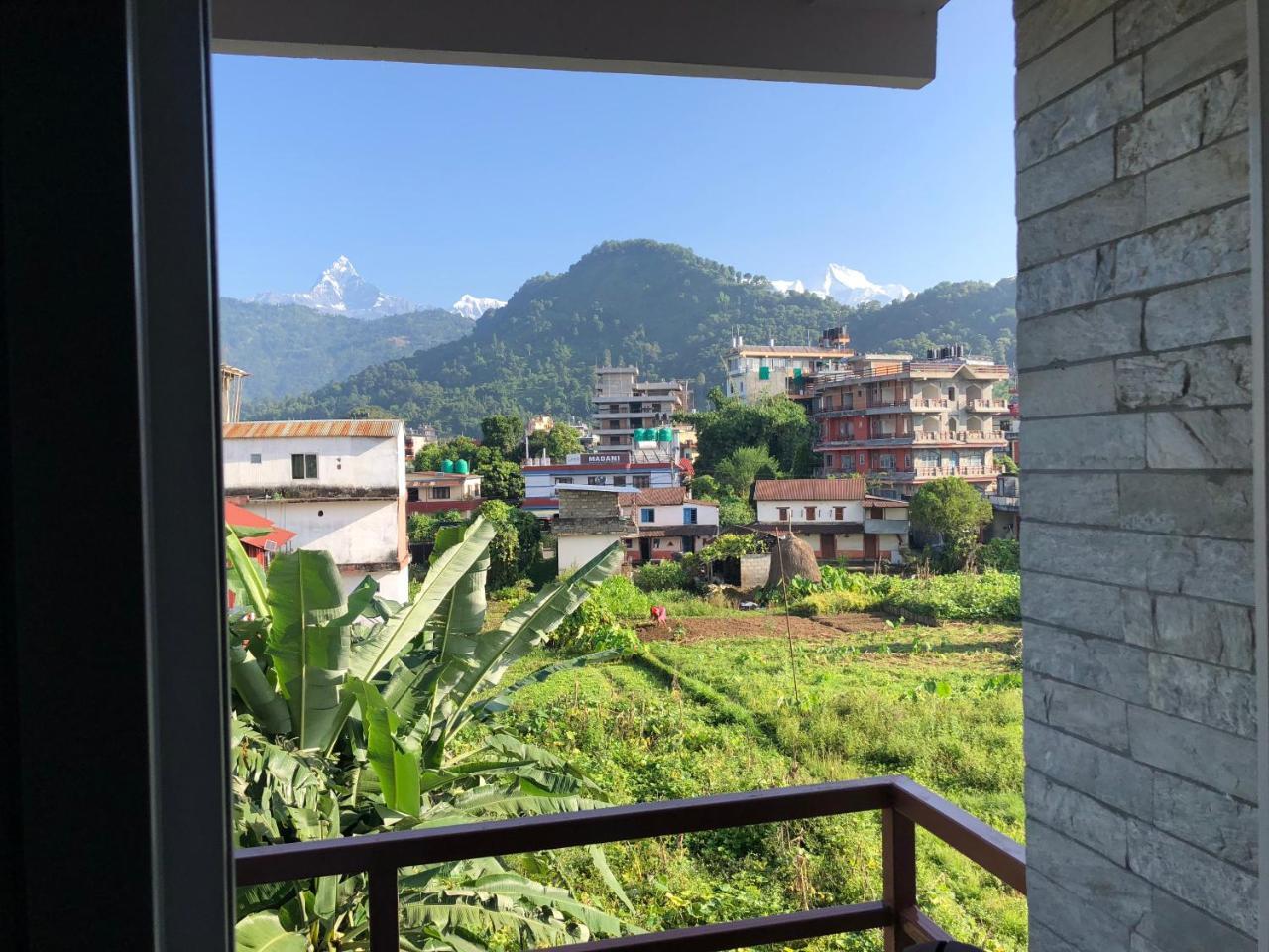 Hotel Guru Pokhara Bagian luar foto