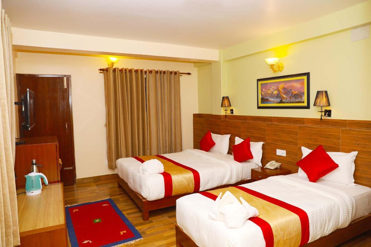 Hotel Guru Pokhara Bagian luar foto