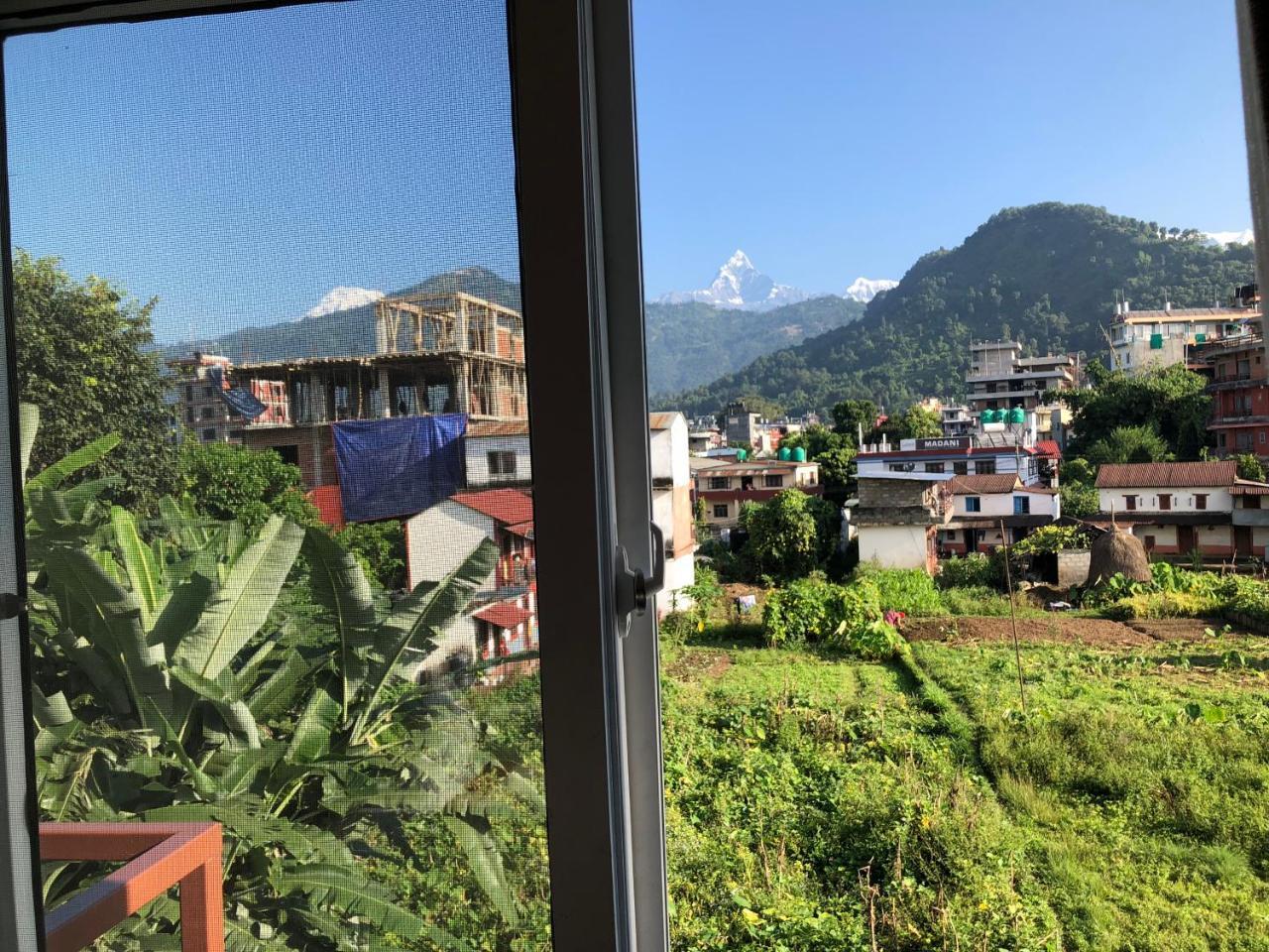 Hotel Guru Pokhara Bagian luar foto