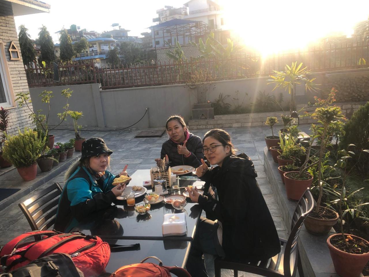 Hotel Guru Pokhara Bagian luar foto