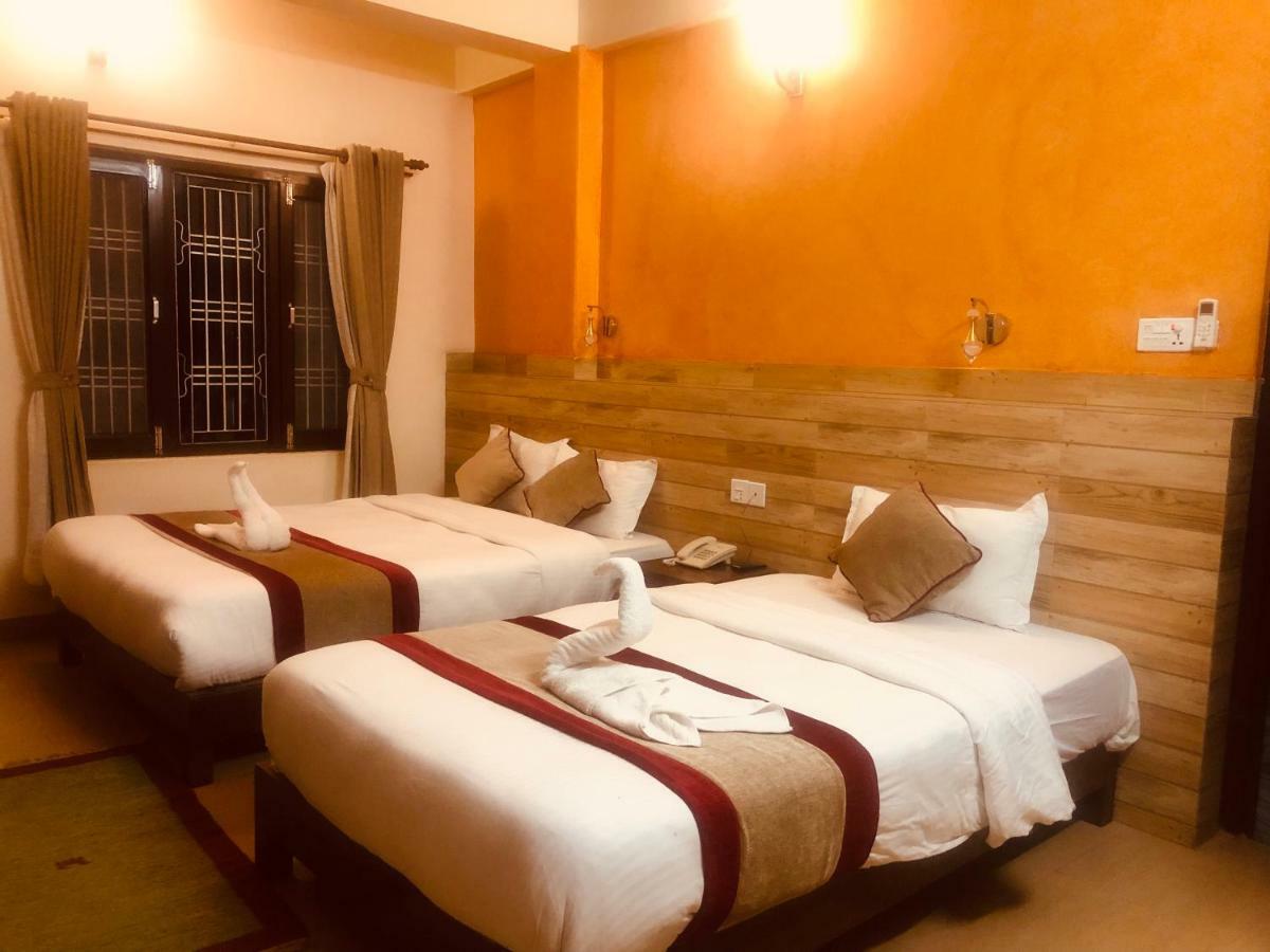 Hotel Guru Pokhara Bagian luar foto