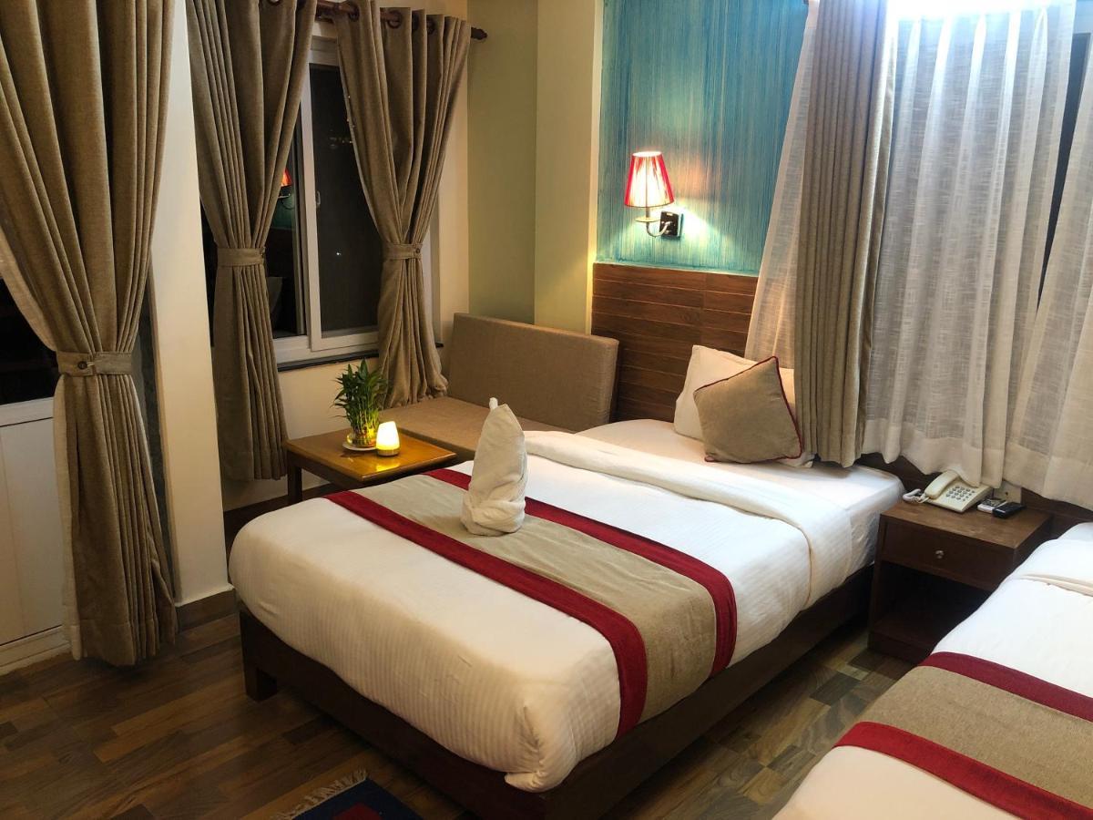 Hotel Guru Pokhara Bagian luar foto